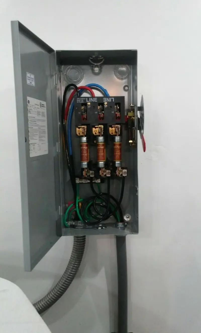 Three-phase disconnect switch installed for Smoke Detector Installation in North Huntingdon